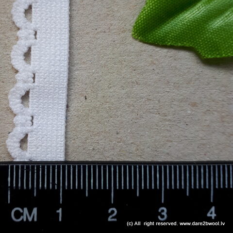 Dekoratīva apakšveļas gumija balta ar apdari, platums 10 mm