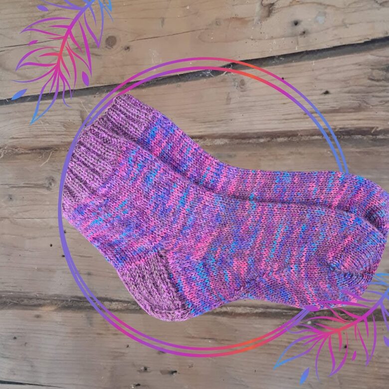 Adītas zeķes lillā krāsas, pēdas garums 27 cm 