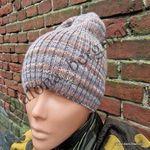 Rievota adījuma cepure daudzkrāsaina (violets, bešīgs un citas krāsas)