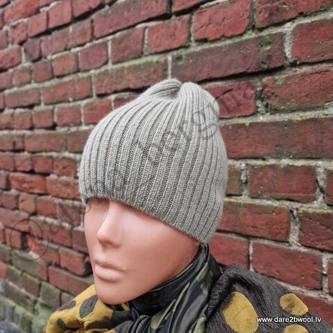 Rievota adījuma cepure (merino vilna, zaļa krāsā)