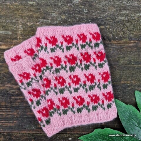 Митенки - Красная розочка на розовом фоне