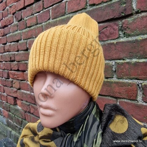 Rievota adījuma cepure ar atloku, dzeltena