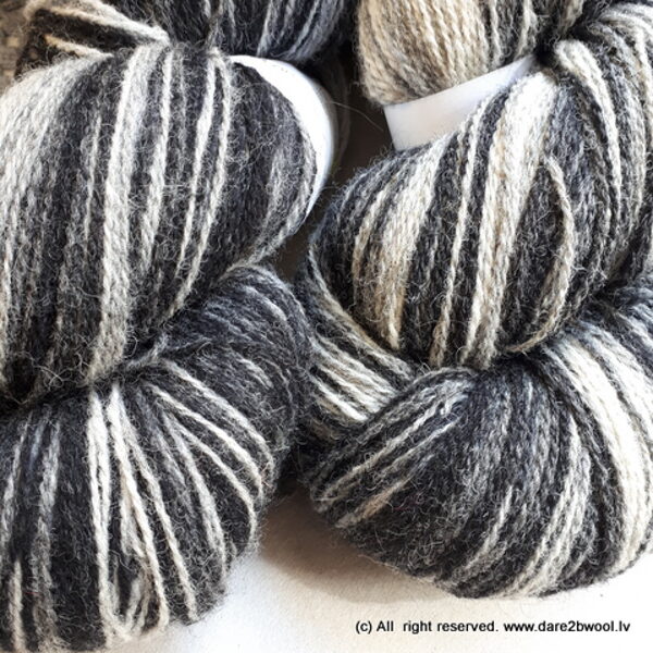 BLACK-WHITE 8/2  AADE LONG